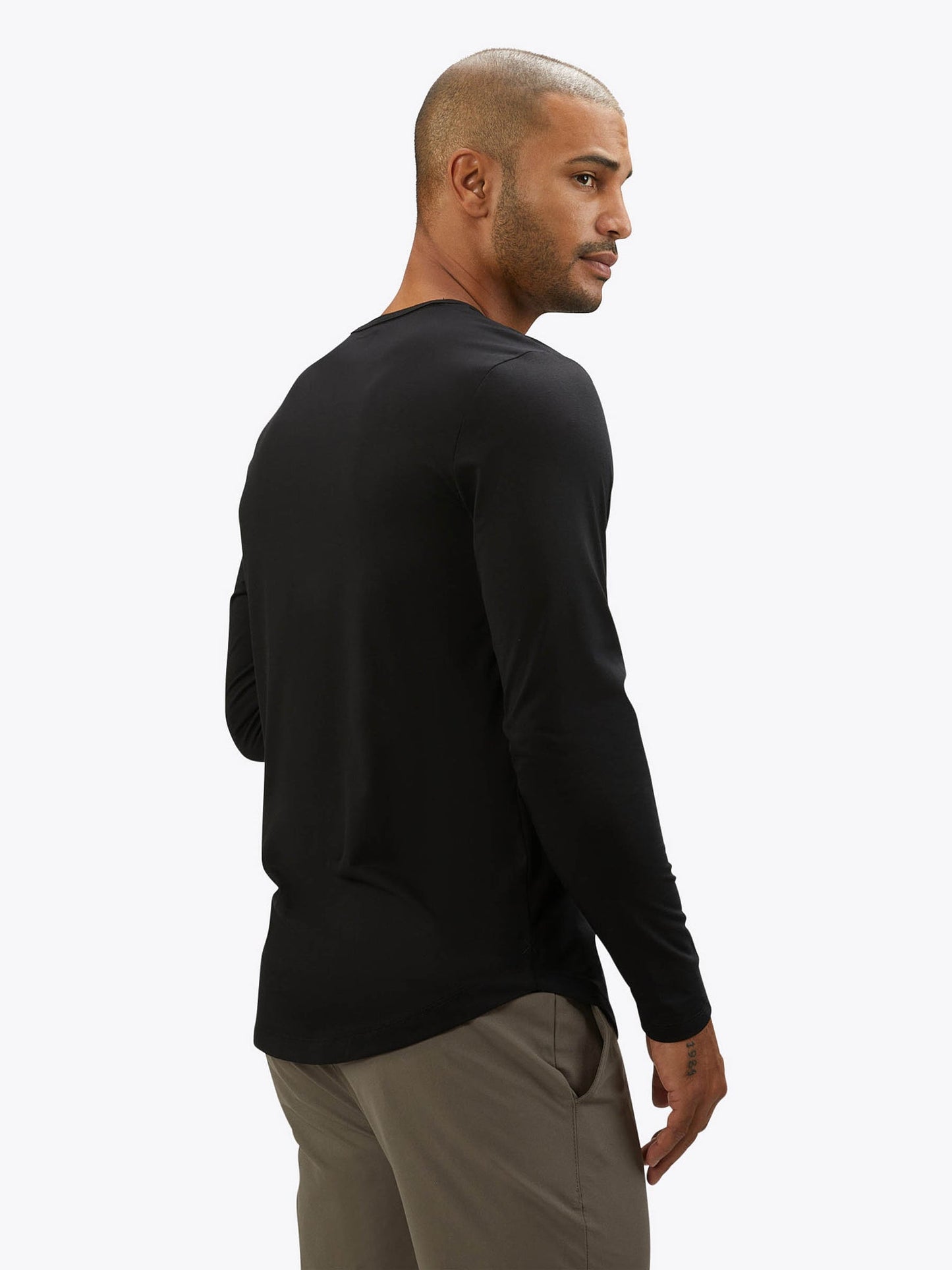 Cuts Clothing - Men - AO Long Sleeve Curve Hem Tee