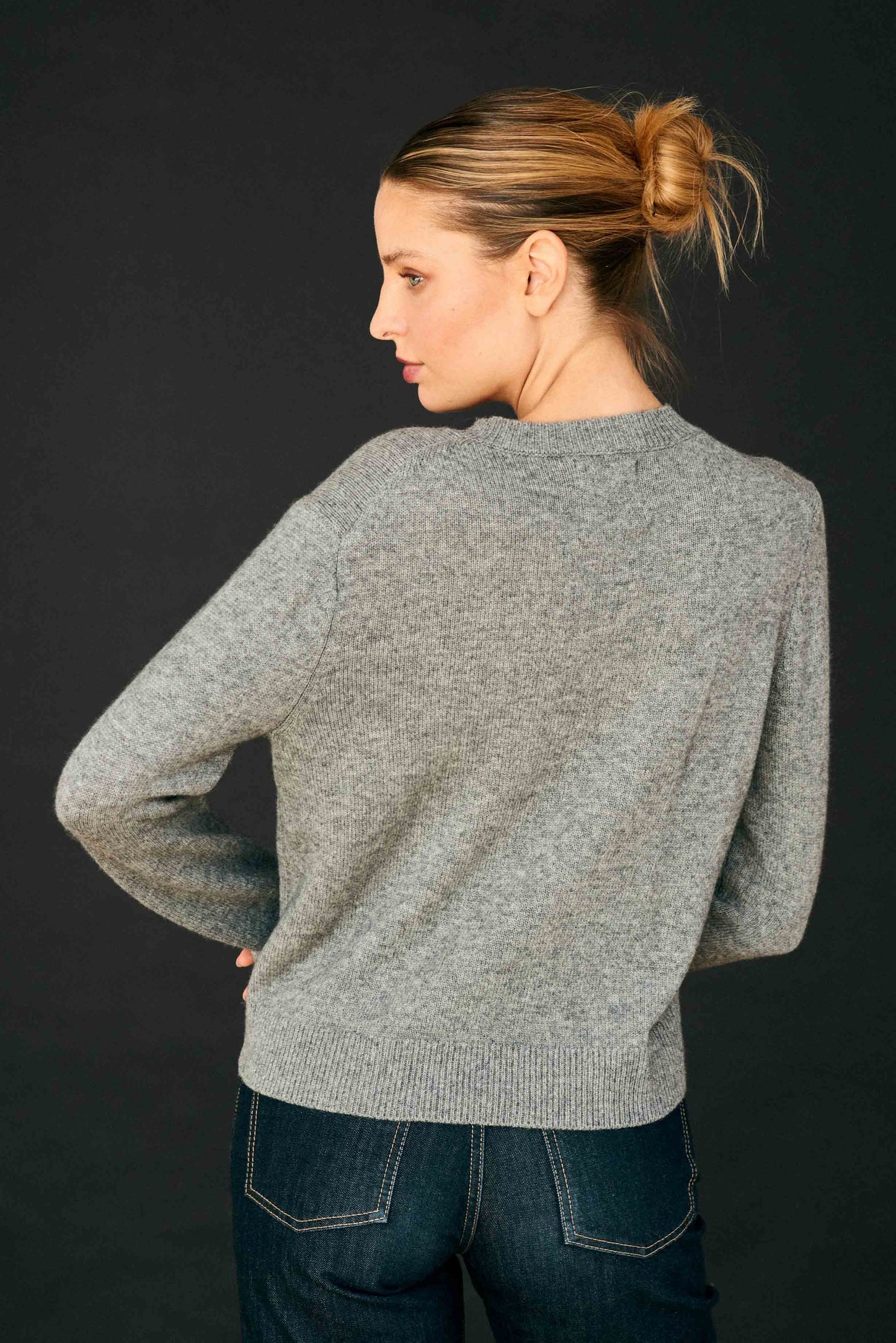 Jumper 1234 - Women - Mid Grey Twisted Floral Cashmere Wool Crew