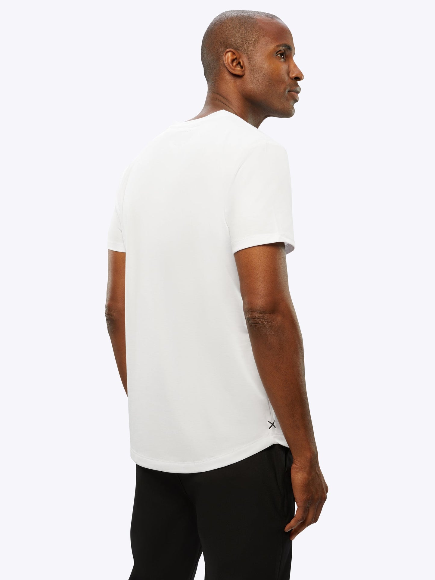 Cuts - Men - White AO V-Neck Curve Hem Tee