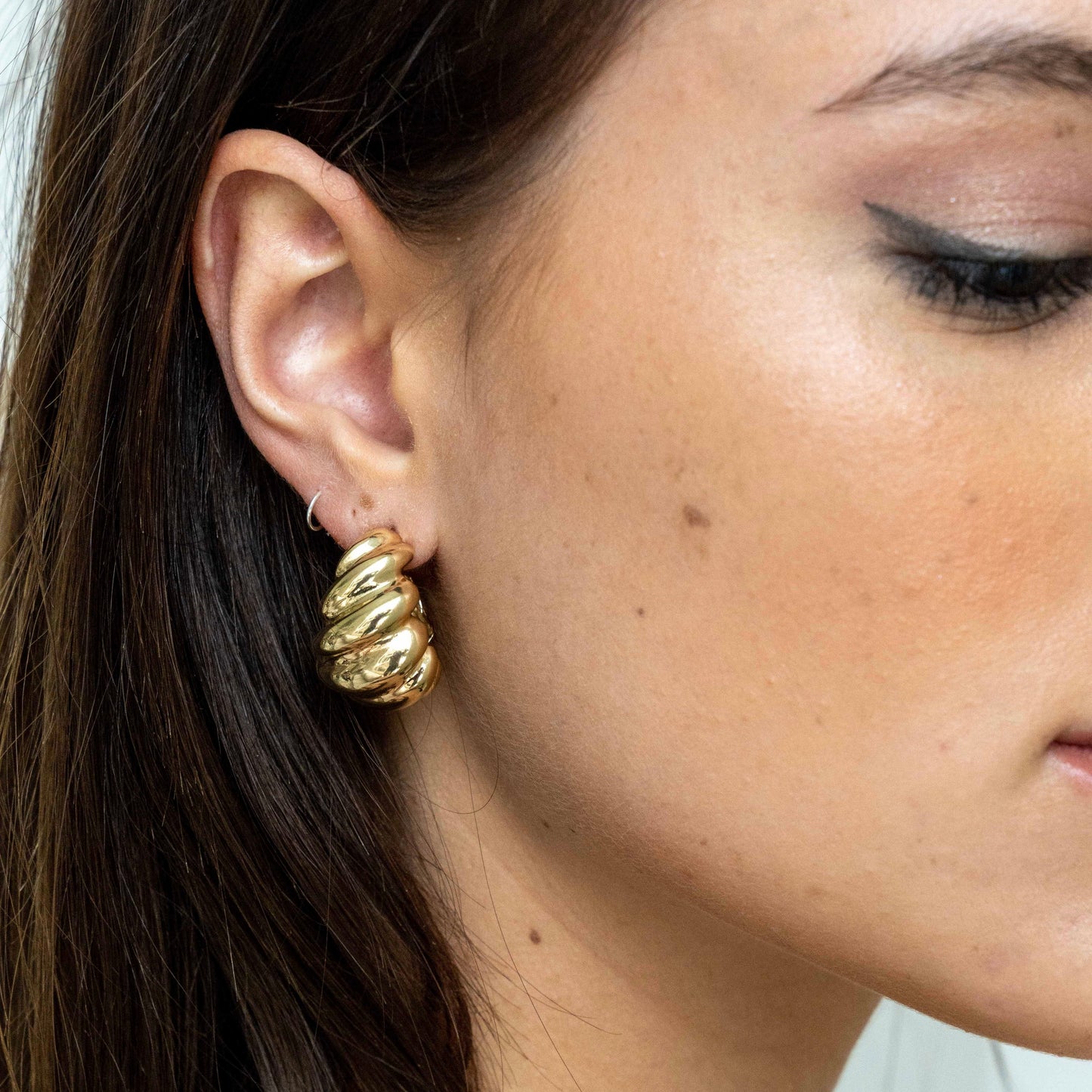 Jennifer Zeuner - Gold Perla 1" Earrings