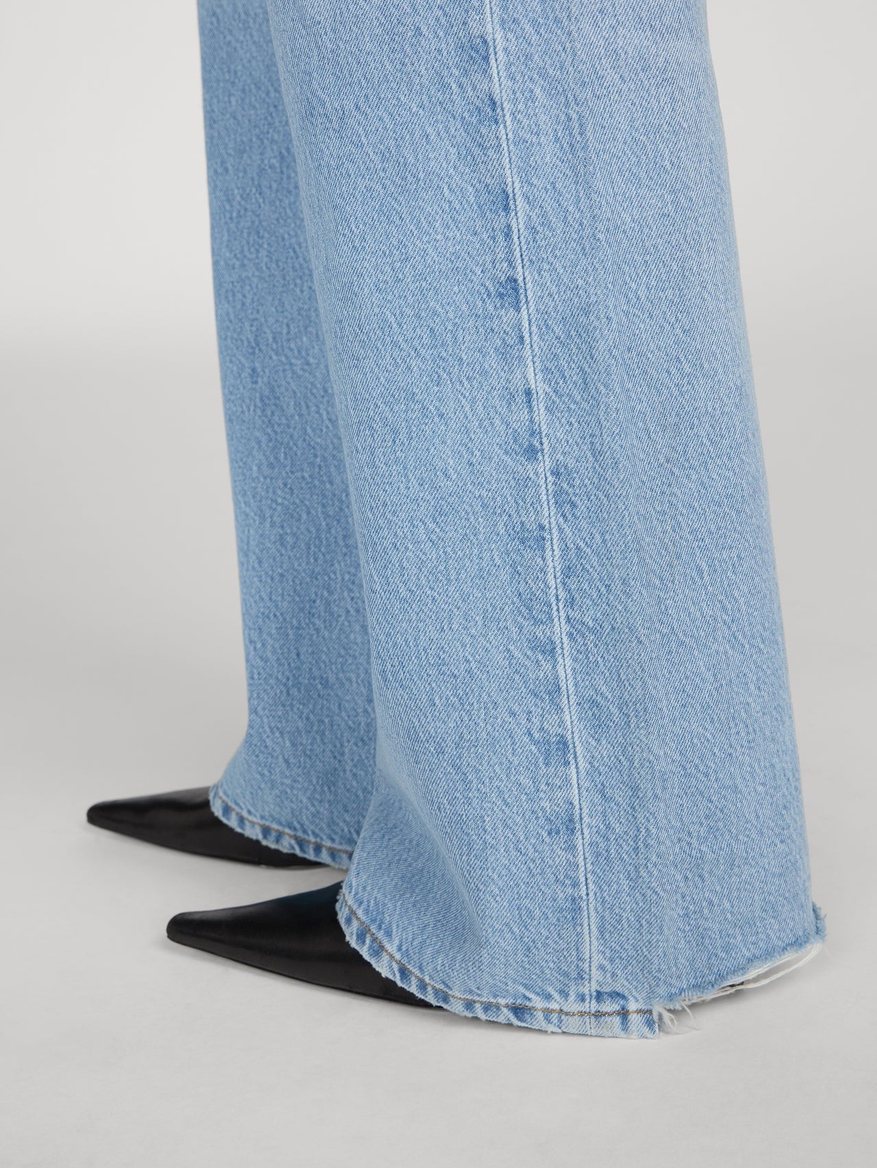 Frame - Women - Dodger Offset Hem The Gray Jean
