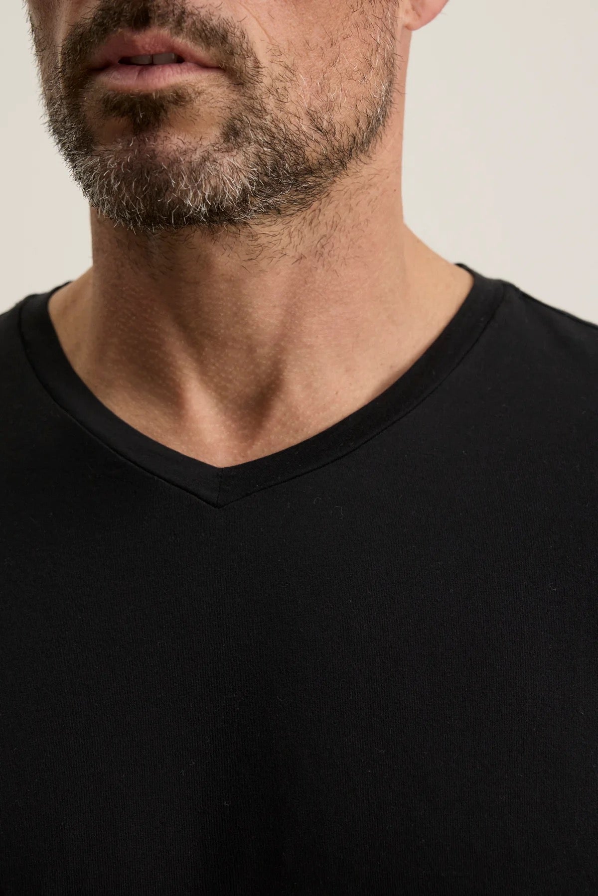 Velvet Graham & Spencer - Men -  Samsen V-Neck Tee