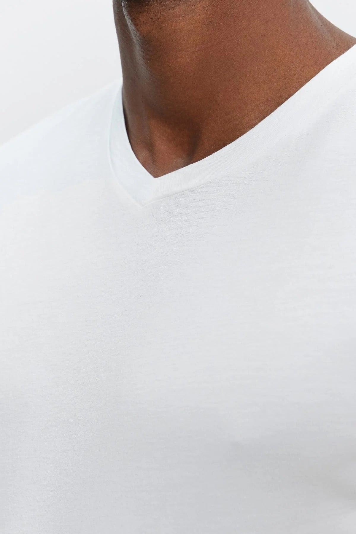 Velvet Graham & Spencer - Men -  Samsen V-Neck Tee