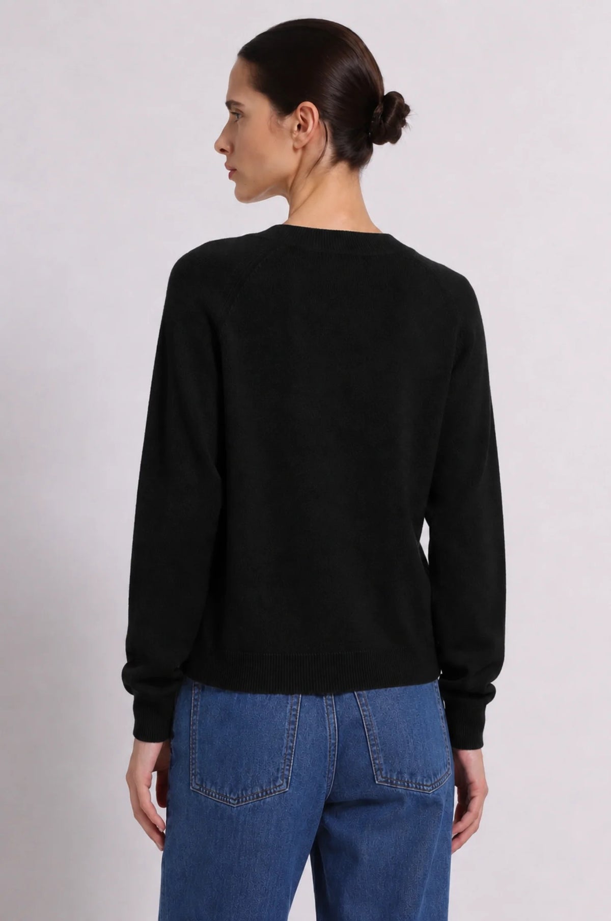 Minnir Rose - Women - Black Cashmere Long Sleeve Shrunken V Neck