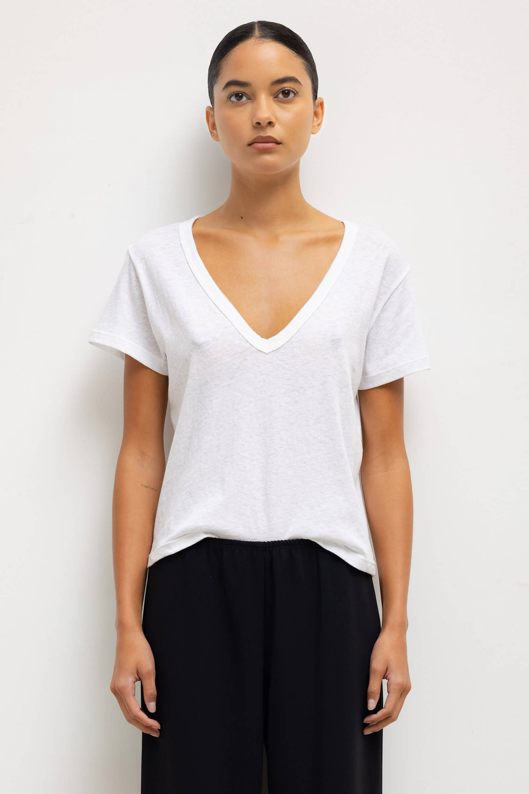 Leset - Women - White Laura V Neck Tee