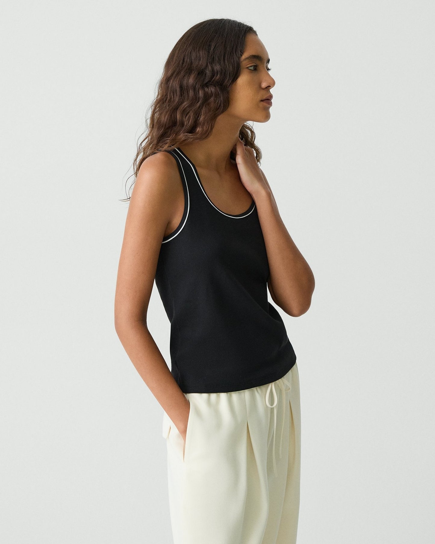 Theory - Women - Black Scoop Neck Tank Top