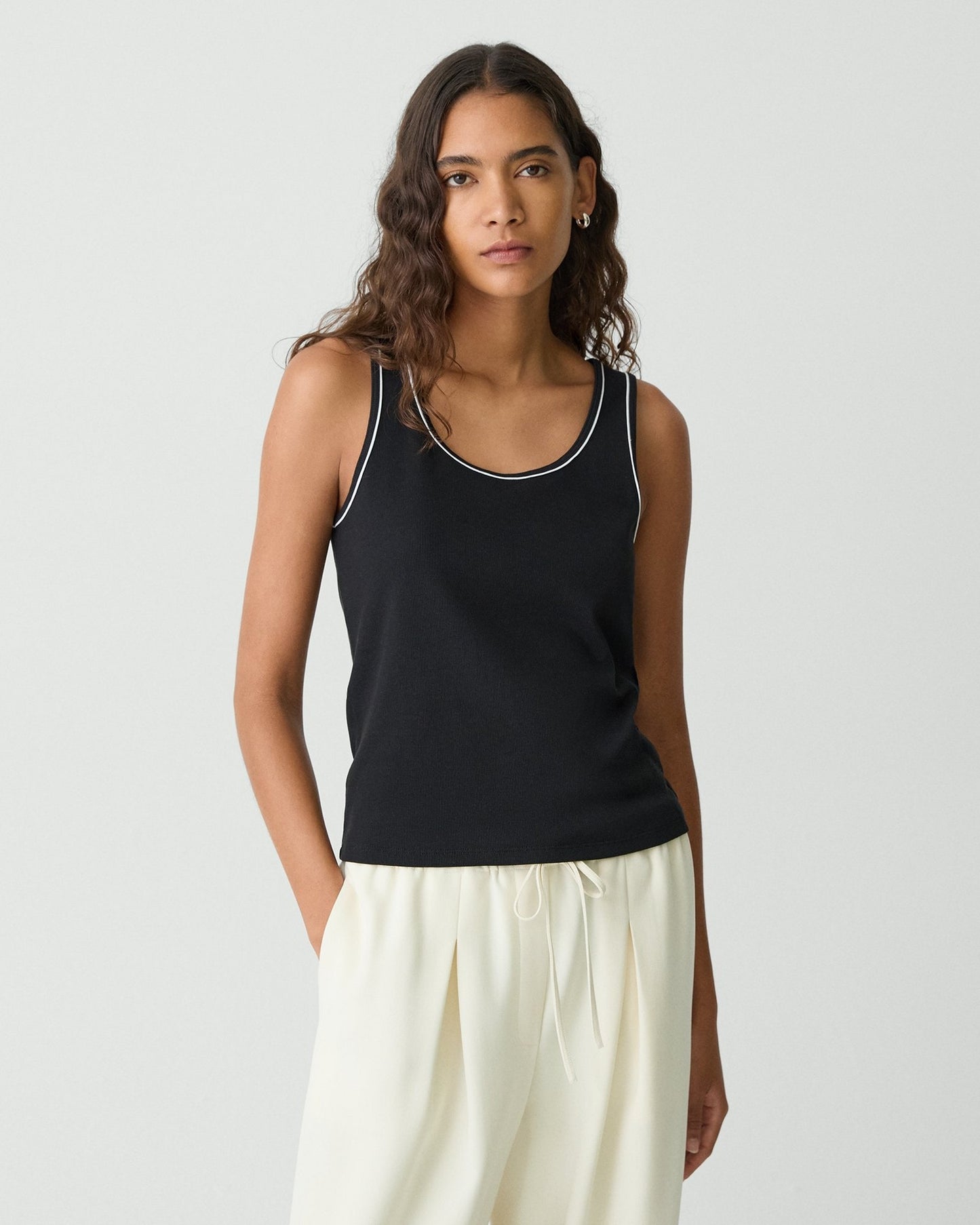 Theory - Women - Black Scoop Neck Tank Top